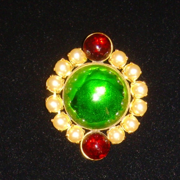 Vintage Green Lucite and Faux Pearl Brooch - Picture 7 of 12